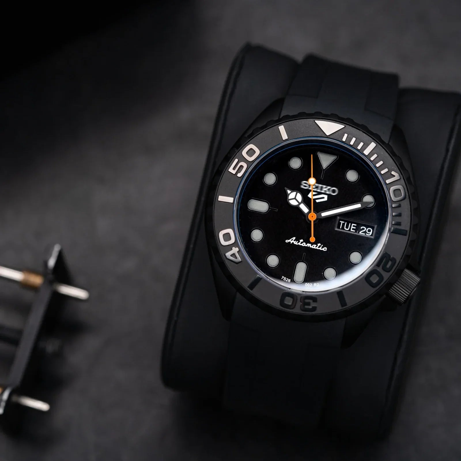 MODEL . 80R