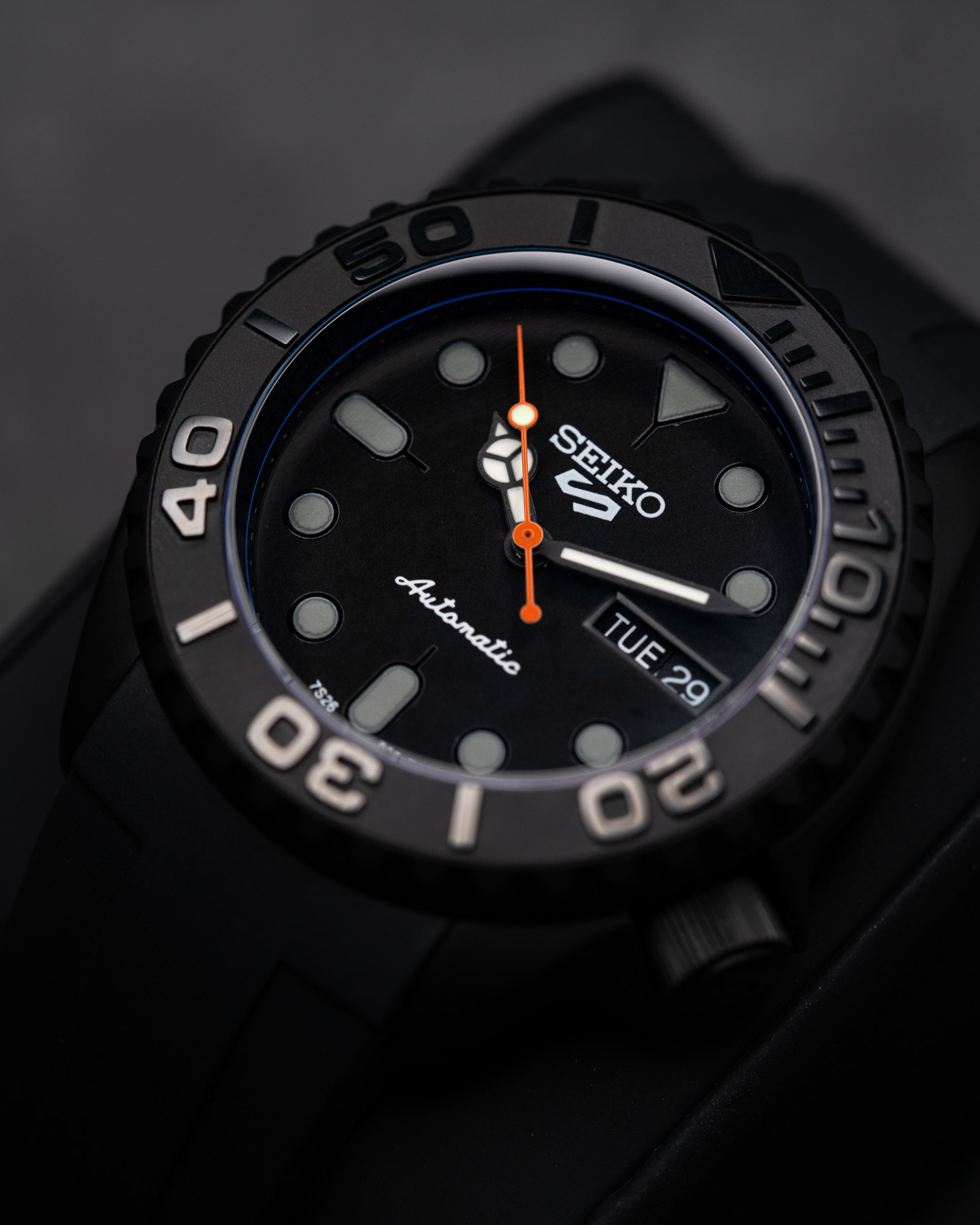 MODEL . 80R