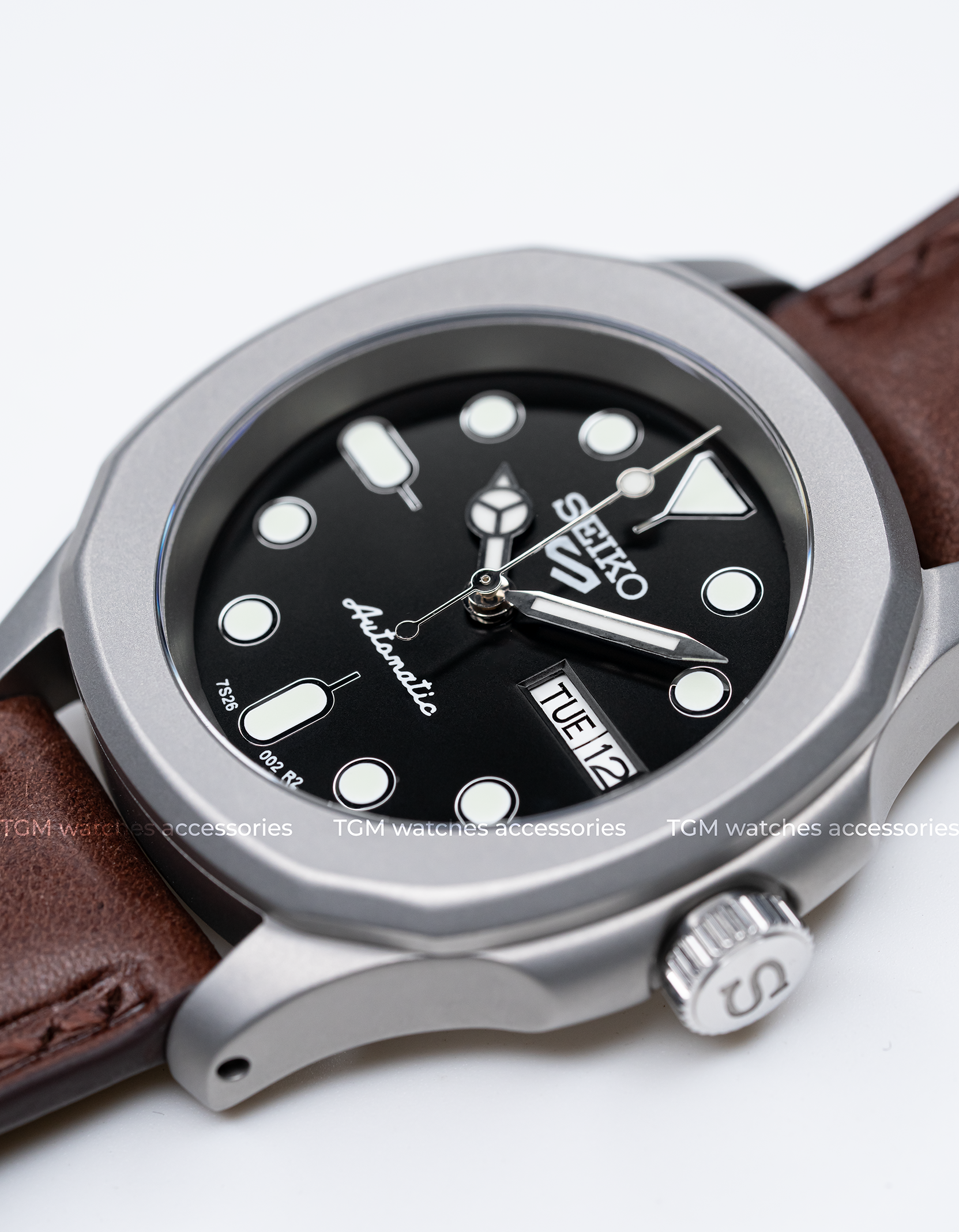 MODEL . 40L