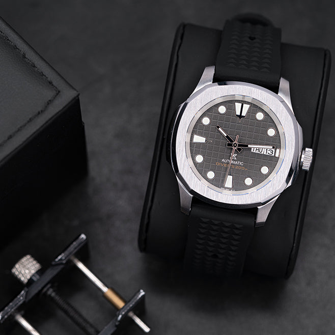 MODEL . 105R